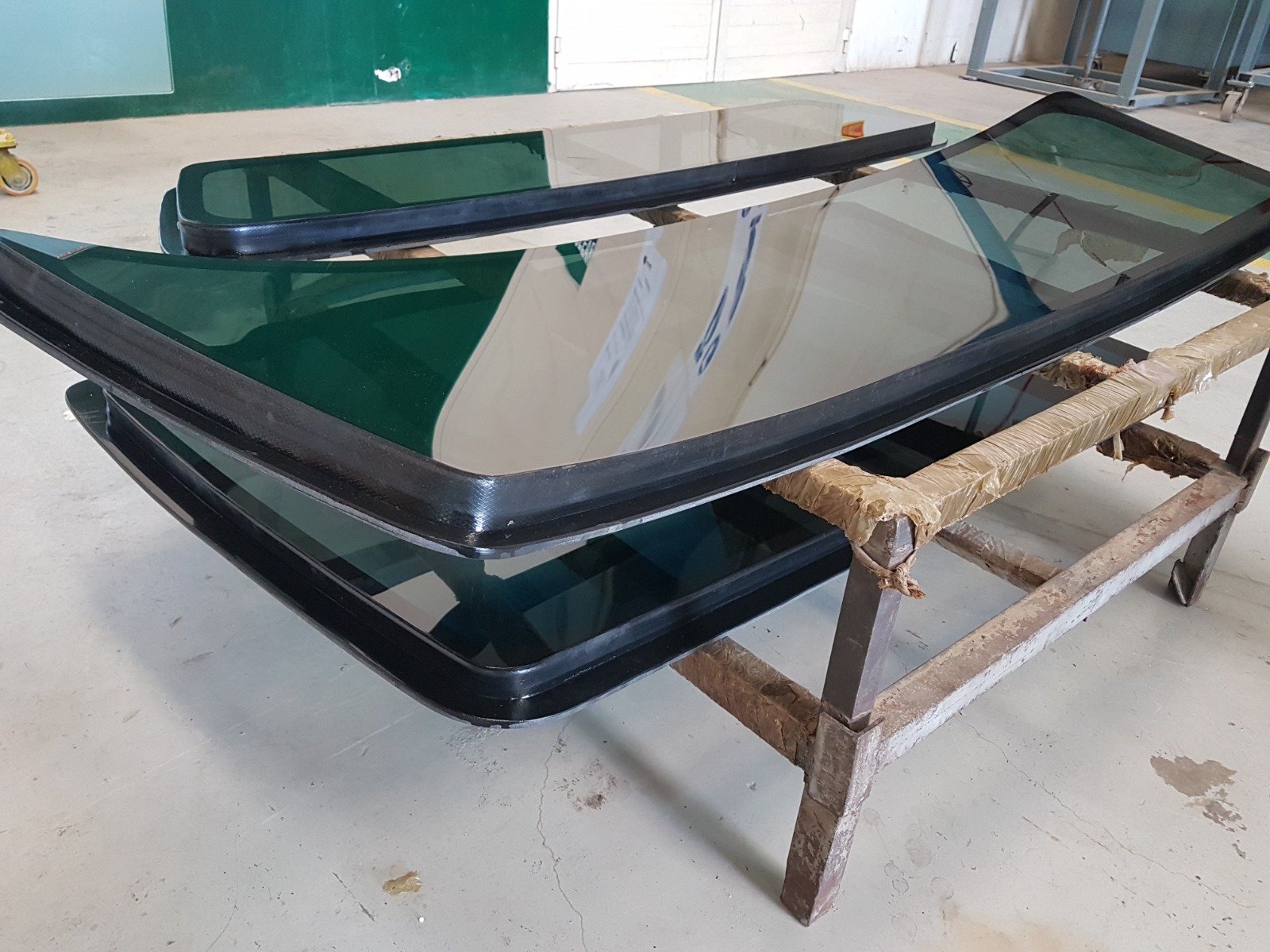 Toyota Hiace Super Grandia & Granvia B5 Windshield